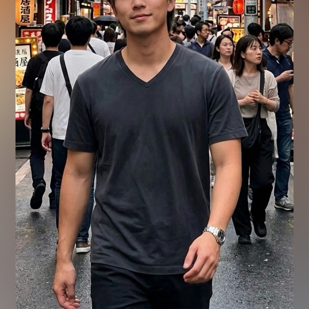 Uniqlo Navy V-Neck Short Sleeve Tee - Men's Size Large